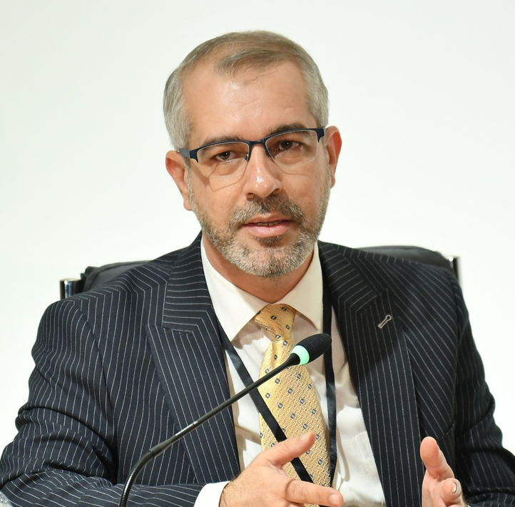 عزمي بشارة